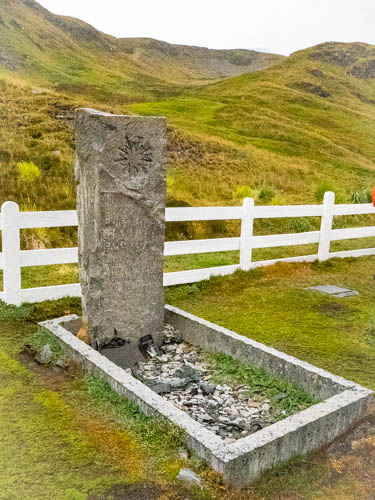Shackleton Grave.jpg